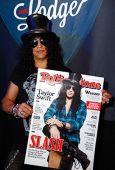 Slash solo 2014 1001_promo_sidney slash3689