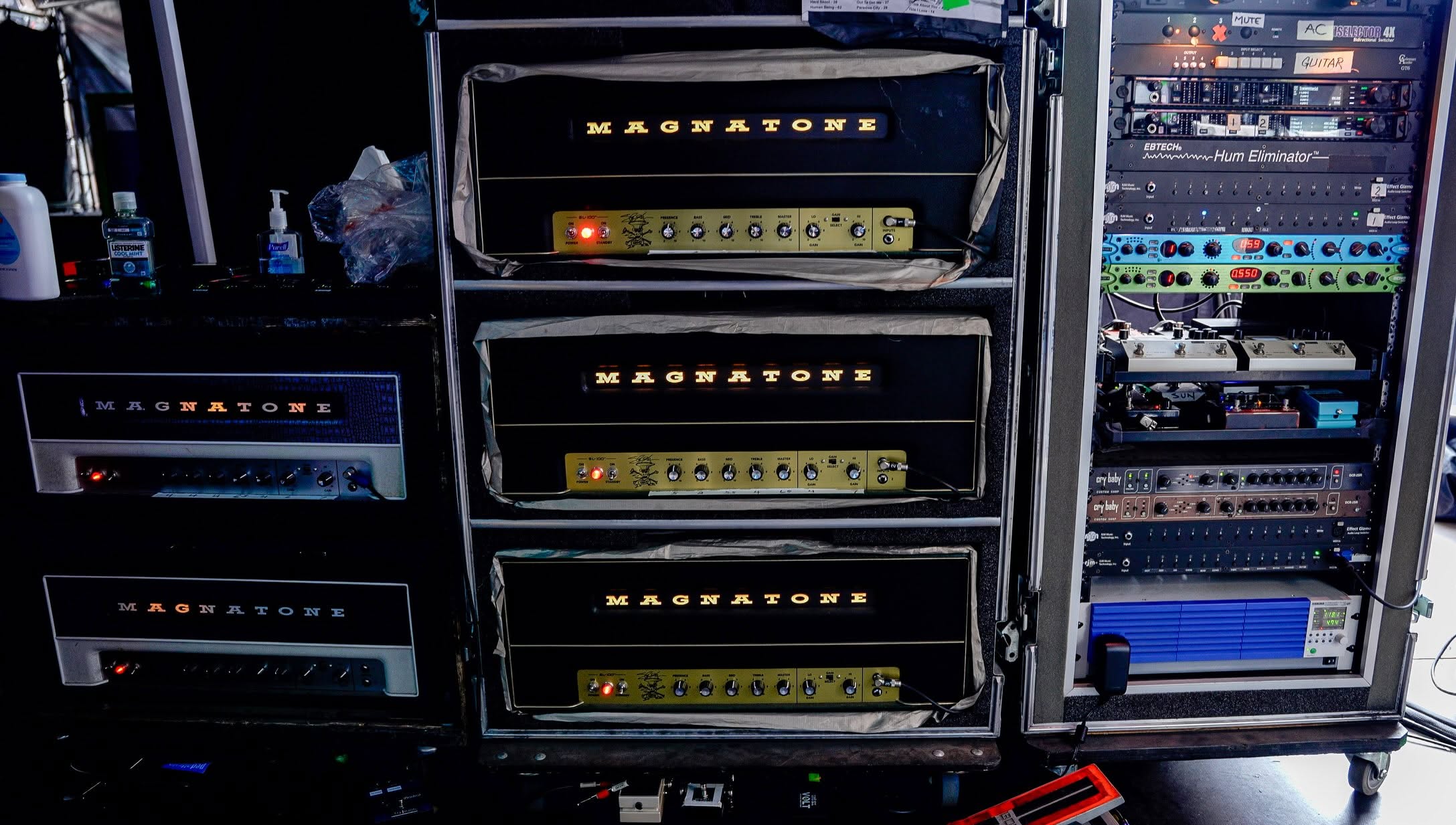 slash rig 2026 magnatone amp guns n roses Slash france magnatone amp guns n roses tour st louis righ tech backstage