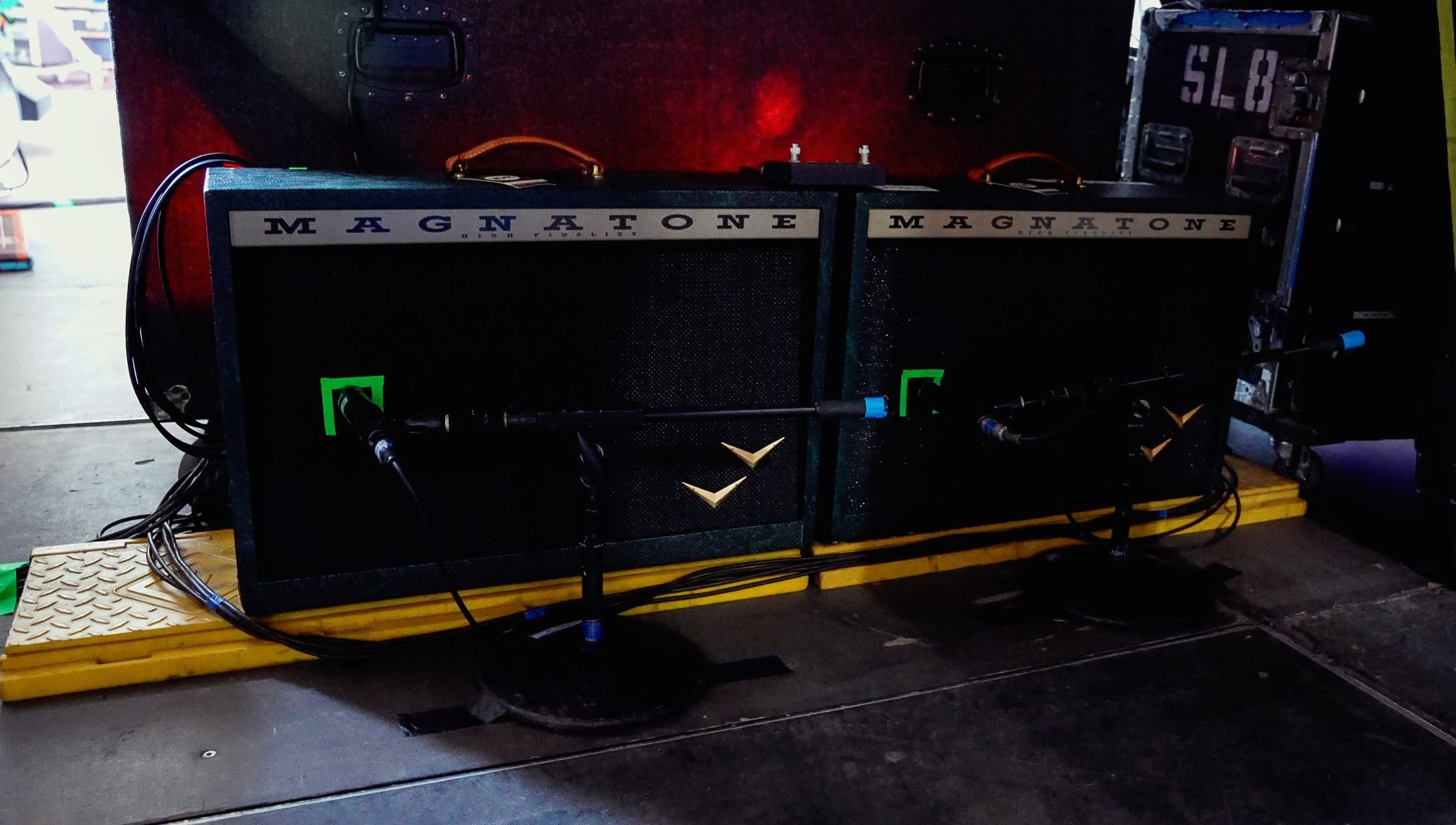 slash rig 2026 magnatone amp guns n roses Slash france magnatone amp guns n roses tour st louis righ tech backstage