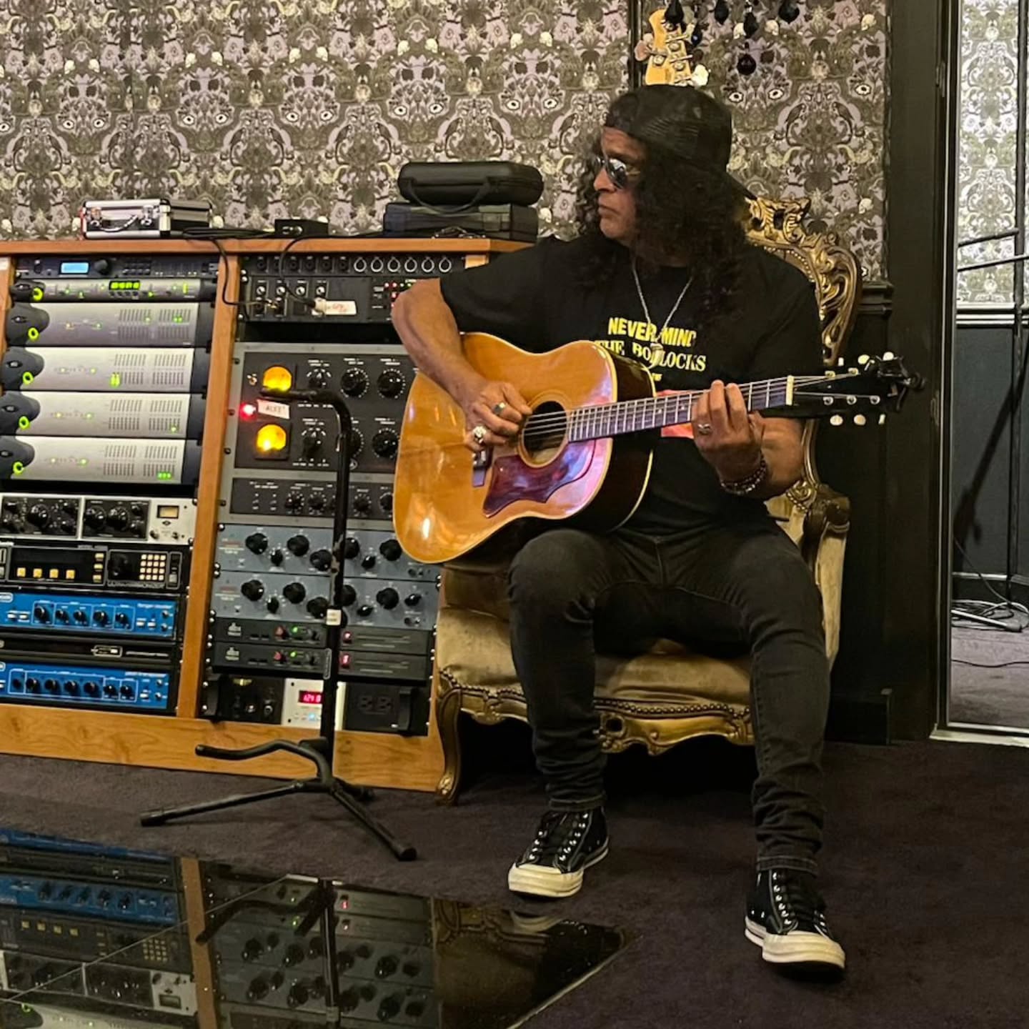 slash france smkc 5 studio recording 2025 guitars gibson myles kennedy todd kerns 