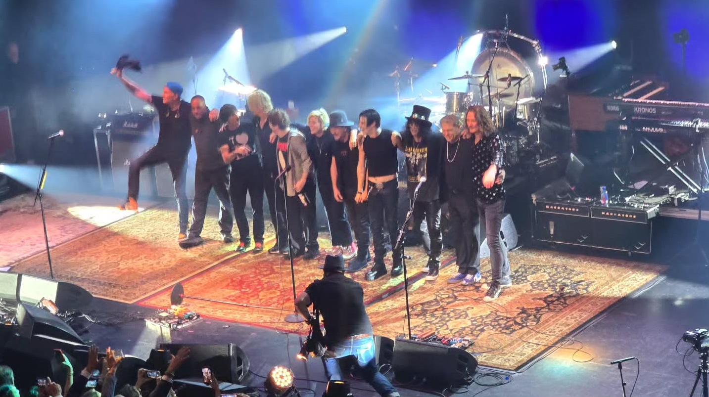 slash france dirty bats capitol theater 11/12/2025 andrew watt chad smith duff bruno mars new york 2025 private show eldrige industries