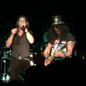 slash france hampton beach casino us first date tour 2014 conspirators world on fire usa