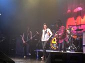 Slash france tokyo studio coast conspirators world on fire show japan myles kennedy todd kerns brent fitz frank sidoris