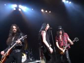 Slash france tokyo studio coast conspirators world on fire show japan myles kennedy todd kerns brent fitz frank sidoris