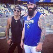 Slash solo 2013 0912_dodgers bb0d23901c3211e38efa22000a1fbd9c_7