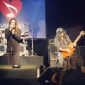 Slash solo 2014 0512_musicares slash musicares