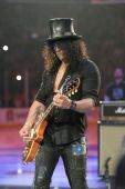 Slash solo 2014 0524_staples hockey4