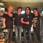 Slash solo 2015 0801_spitfire_studio 1