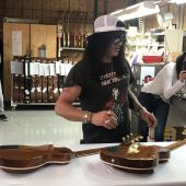 Slash solo 2019 0806_gibson_factory gib2