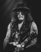Slash solo 2023 0331_dorothy_troubadour 3