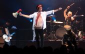 Slash velvet_revolver Velvet_Revolver_live_in_London_5_June_2007_04